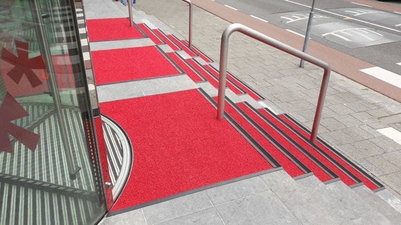 Kiezelmat rood Stadsgehoorzaal Vlaardingen rode loper